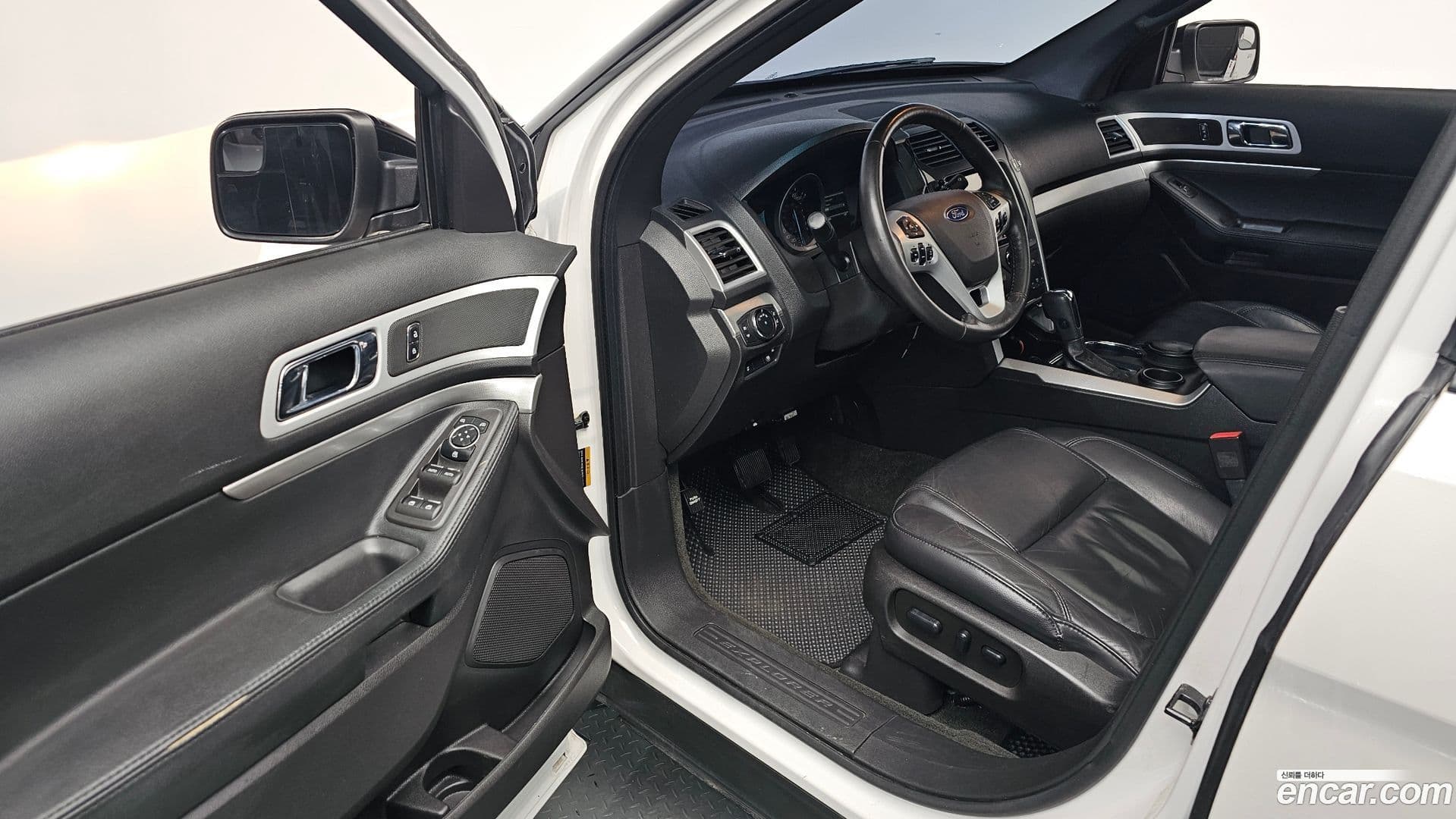 Main__Slider__Photo:Explorer Ford 2015.4-11