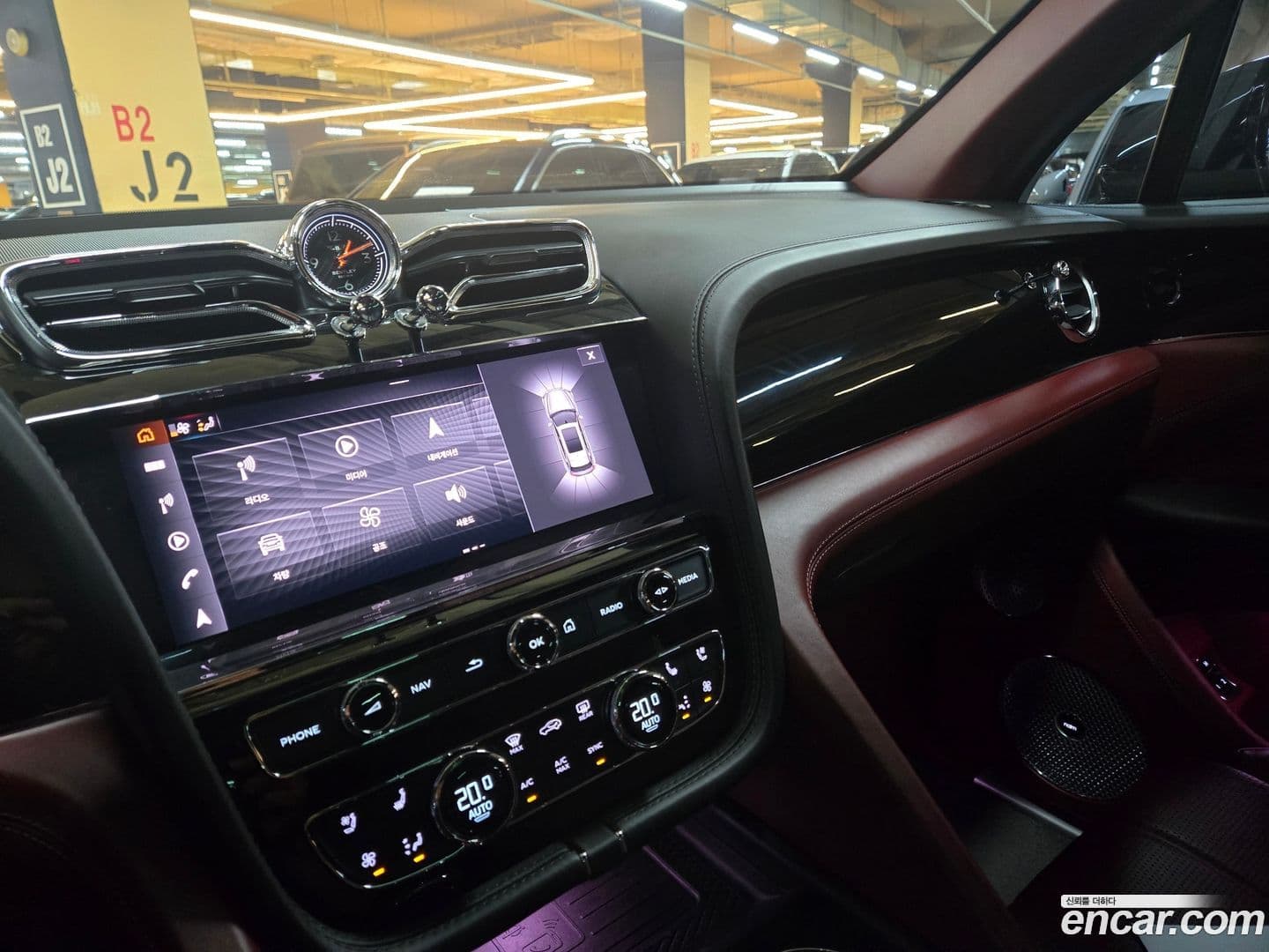 Main__Slider__Photo:Bentayga Bentley 2021.6-7