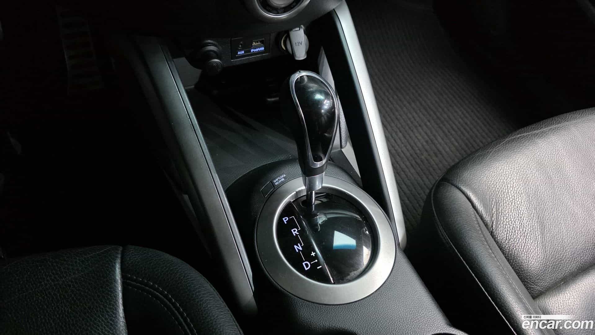 Veloster Hyundai 2013.8-INNER-009