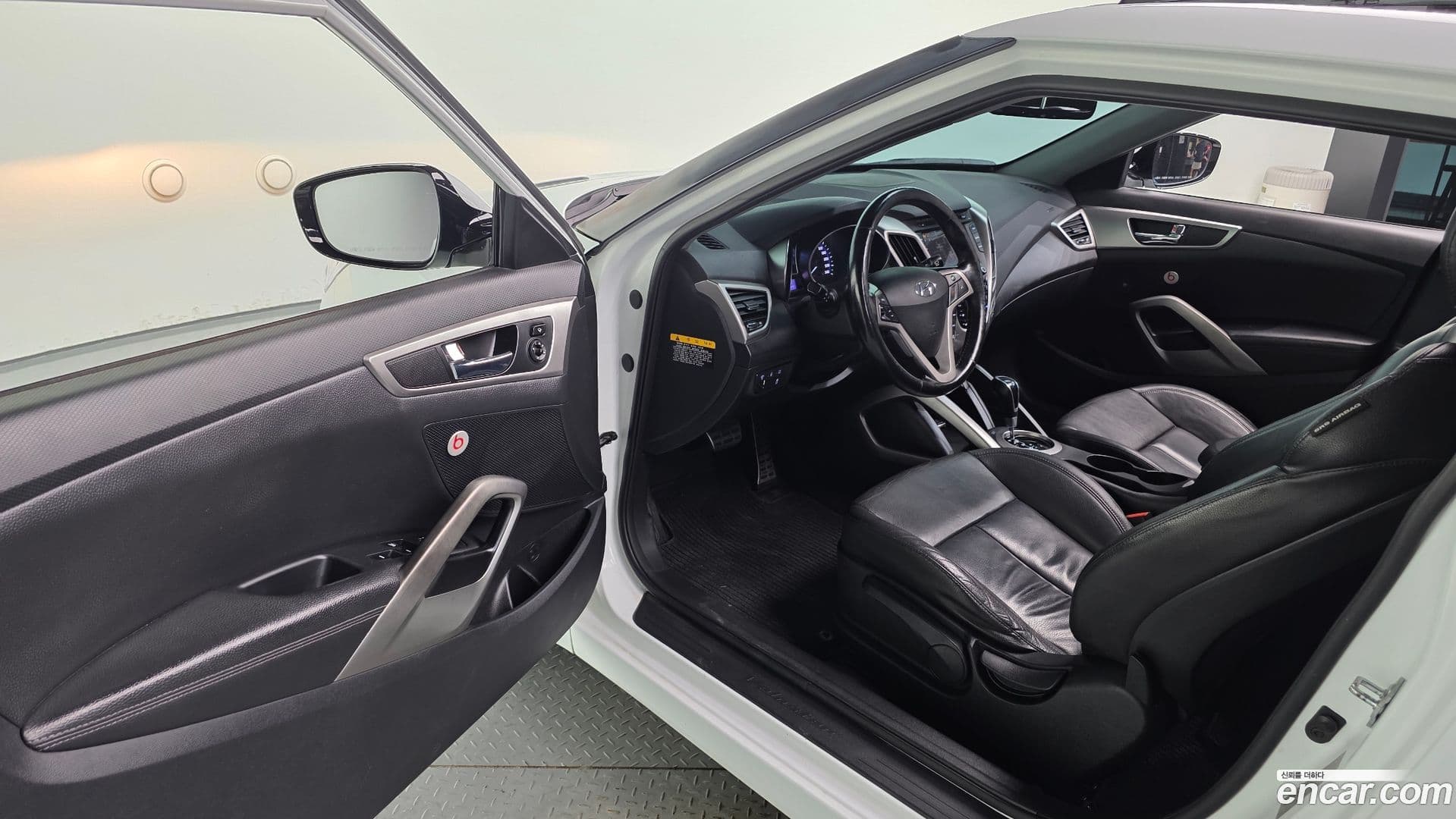 Main__Slider__Photo:Veloster Hyundai 2013.8-10