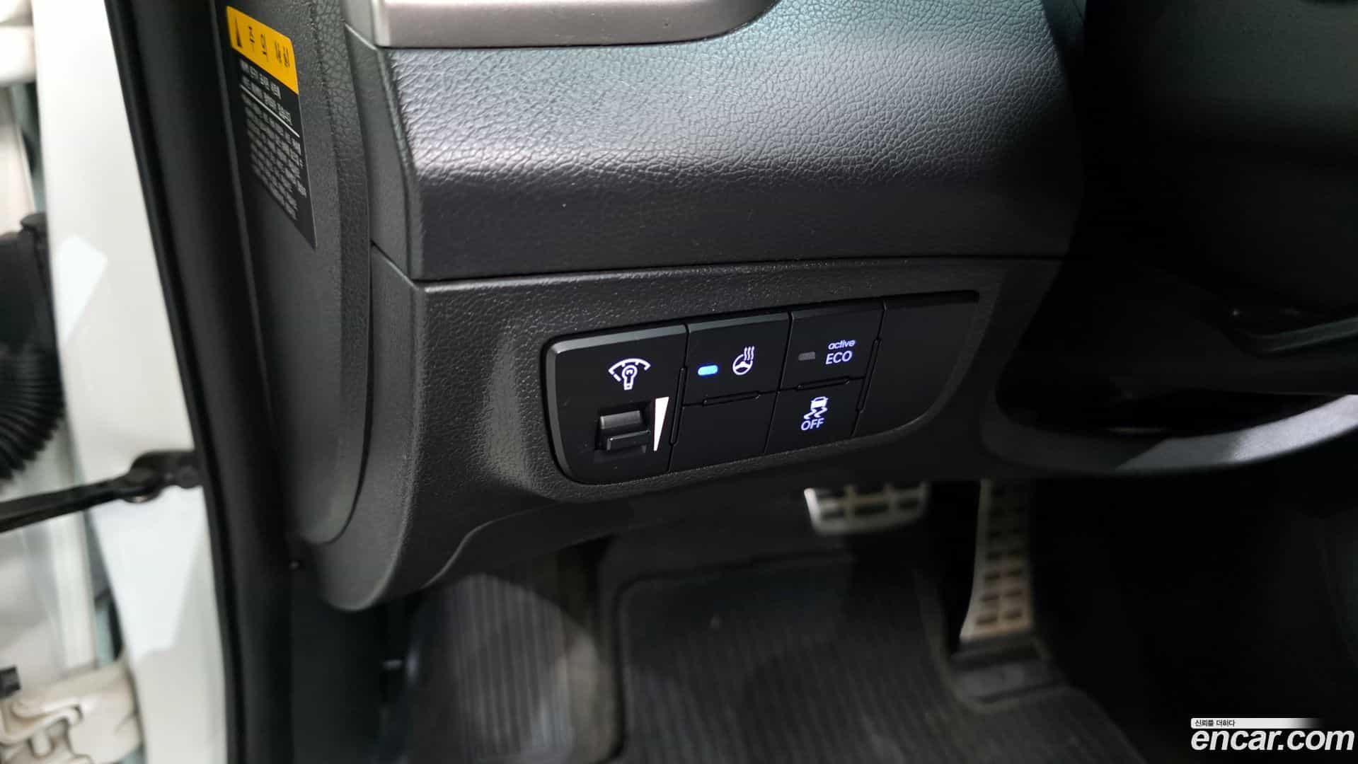 Veloster Hyundai 2013.8-OPTION-021