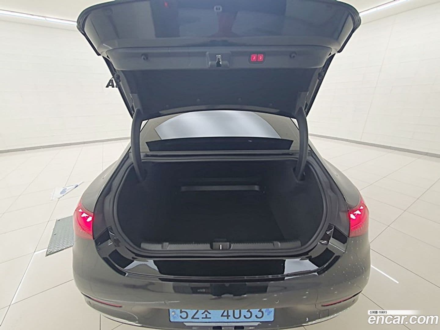 Main__Slider__Photo:EQE Mercedes-Benz 2023.9-15