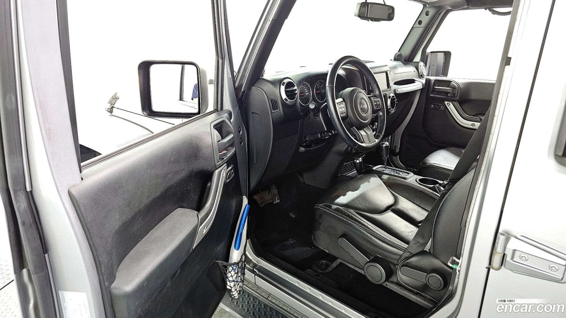 Main__Slider__Photo:Wrangler Jeep 2013.6-9