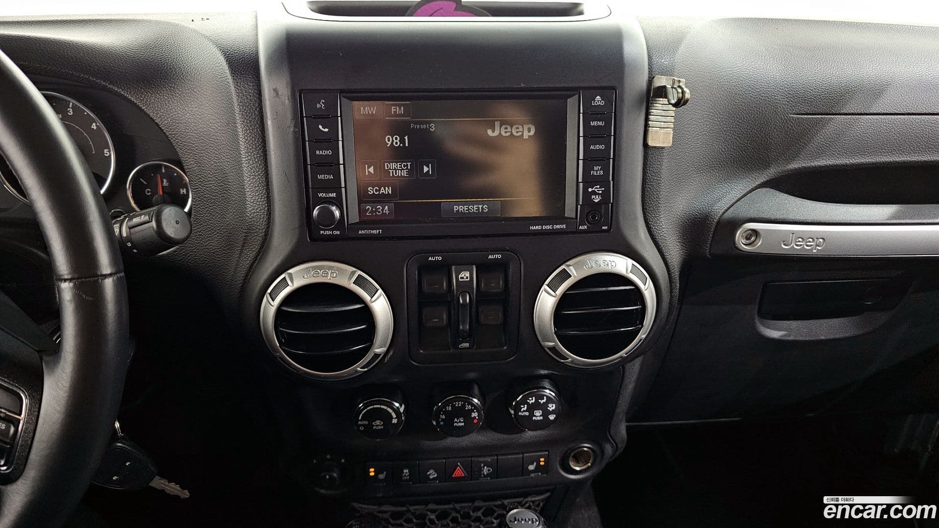 Main__Slider__Photo:Wrangler Jeep 2013.6-13