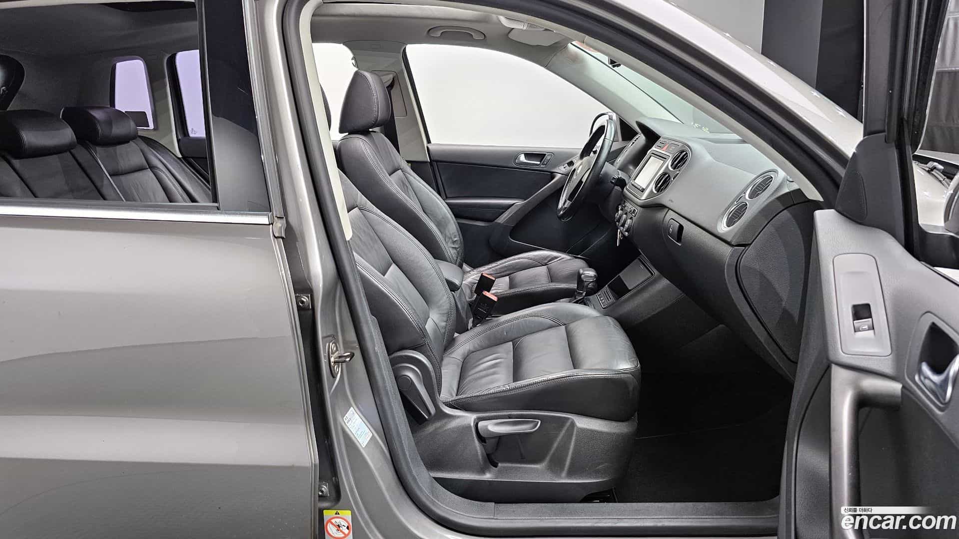 Tiguan Volkswagen 2009.6-INNER-010