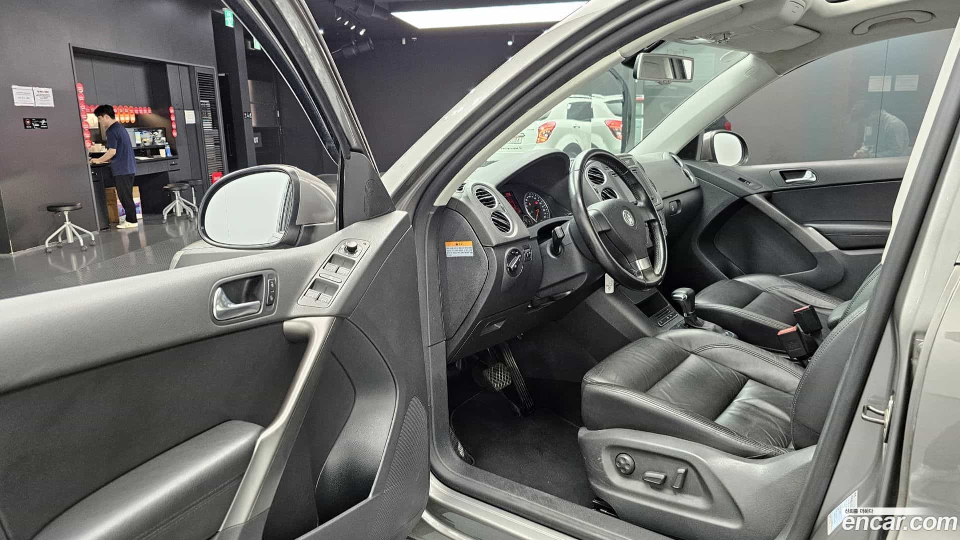 Tiguan Volkswagen 2009.6-OPTION-015