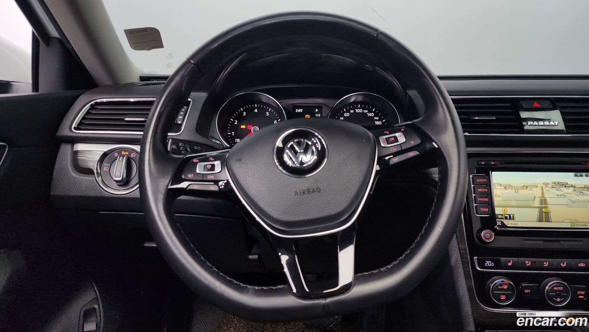 Main__Slider__Photo:Passat Volkswagen 2018.8-12