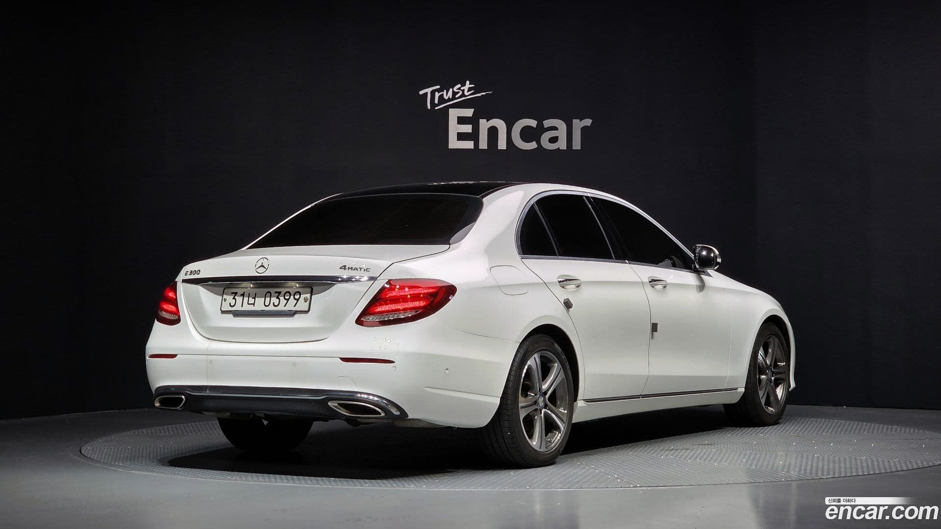 Main__Slider__Photo:E-Class Mercedes-Benz 2016.8-1