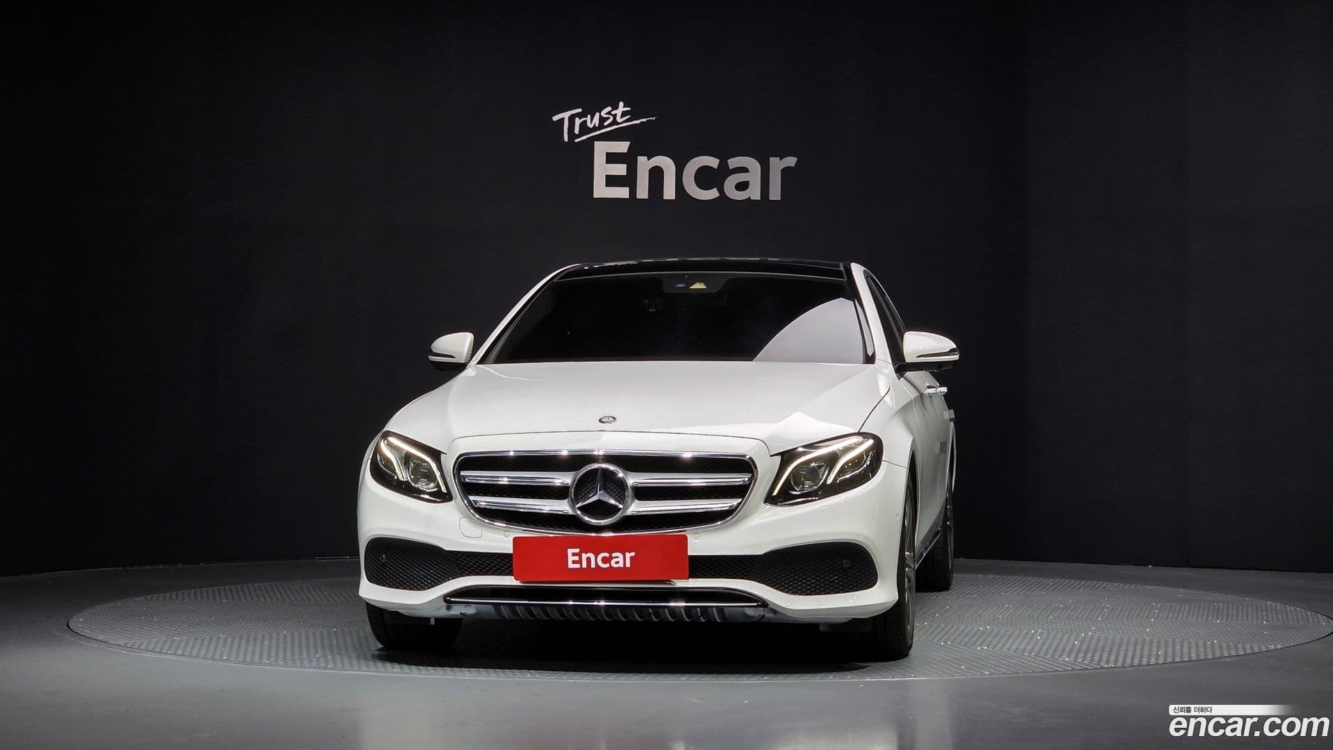 Main__Slider__Photo:E-Class Mercedes-Benz 2016.8-2