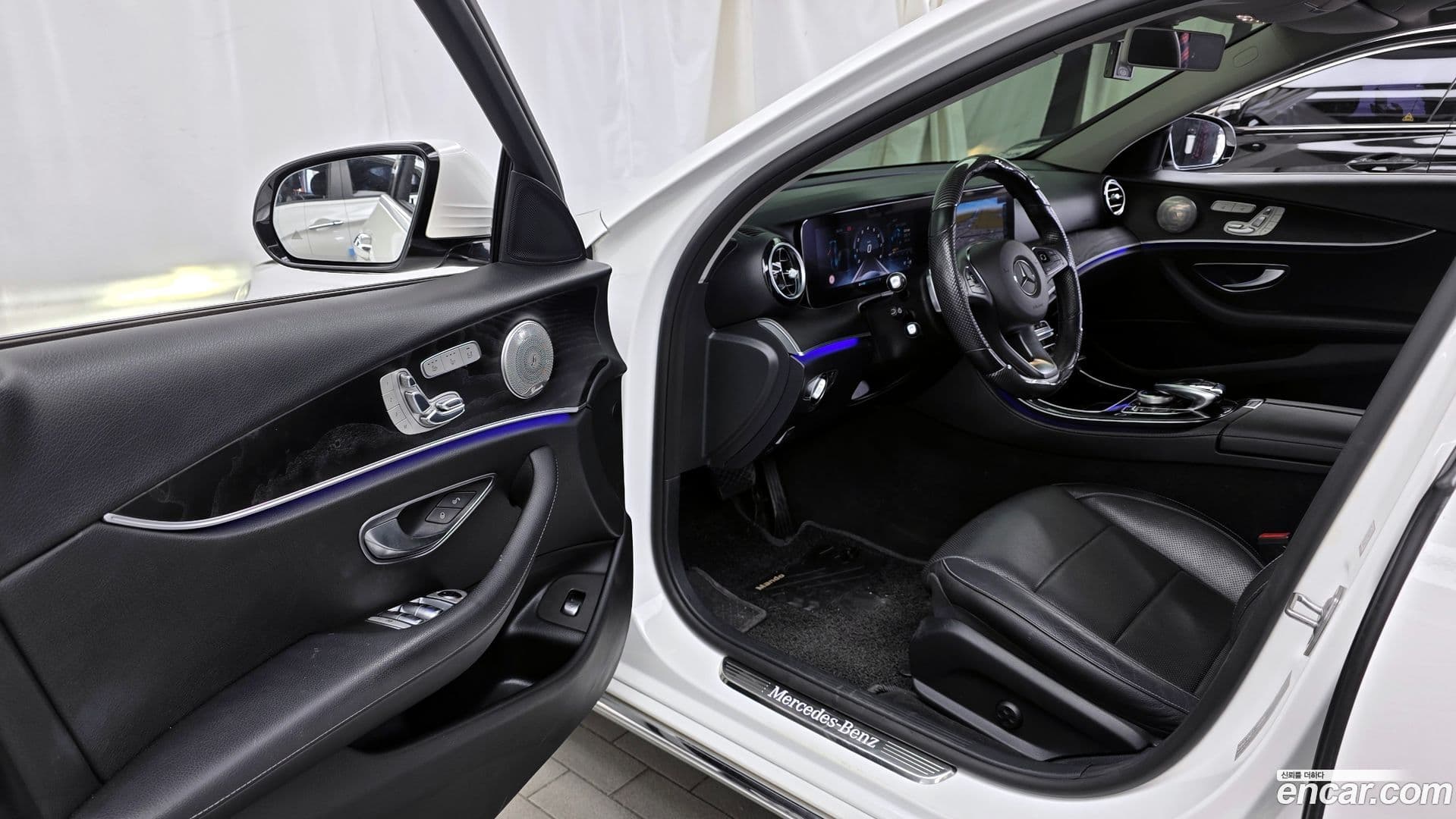 Main__Slider__Photo:E-Class Mercedes-Benz 2016.8-9