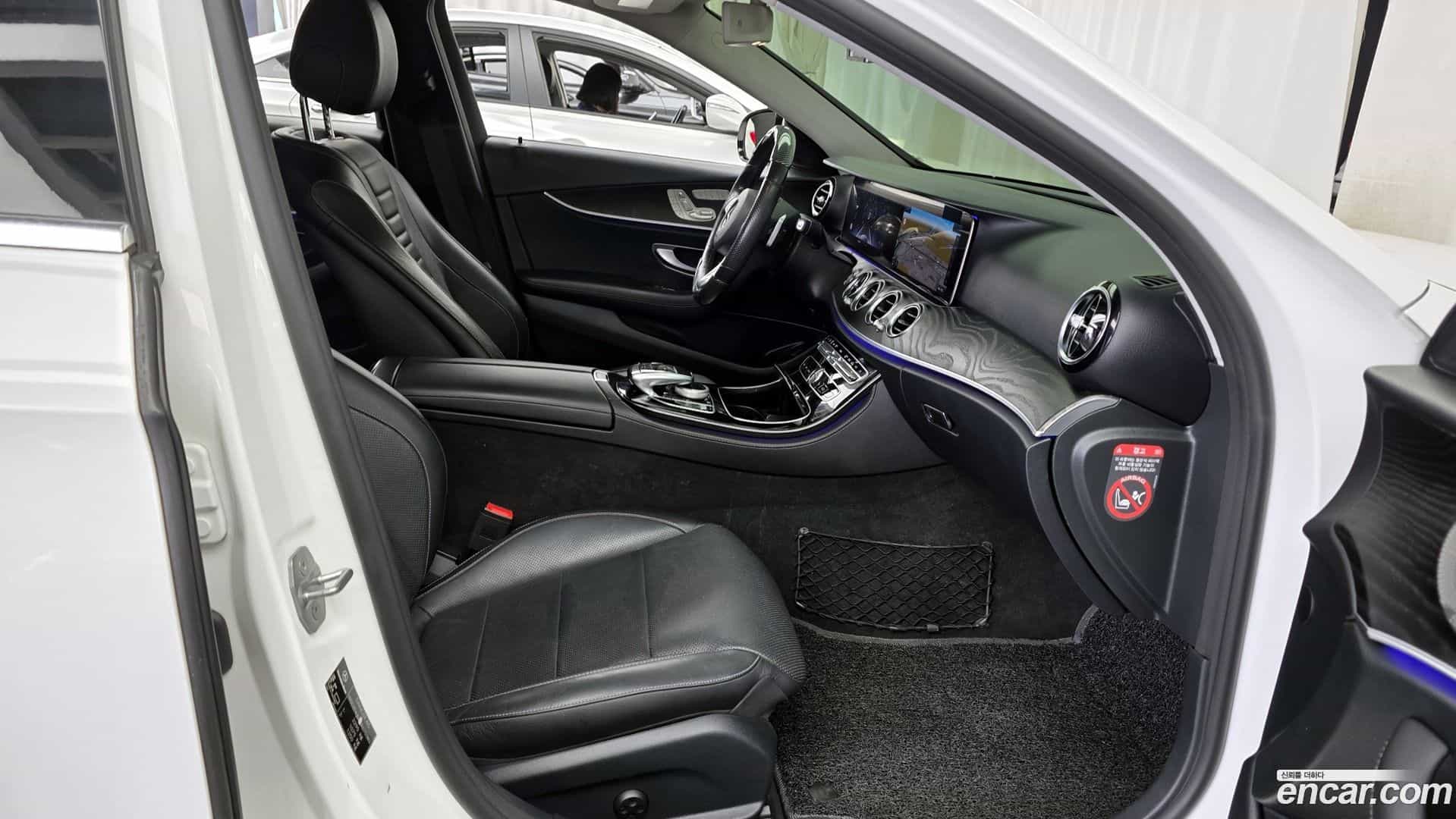 E-Class Mercedes-Benz 2016.8-OPTION-015