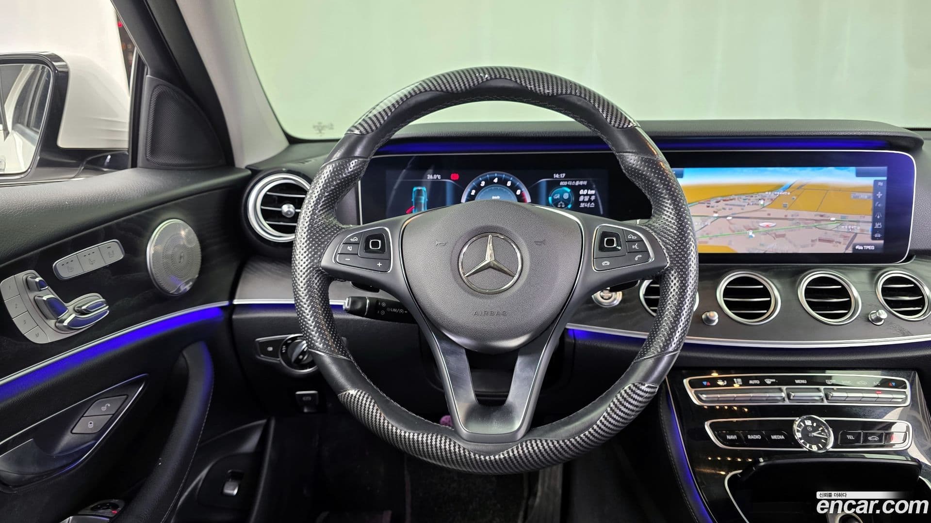 Main__Slider__Photo:E-Class Mercedes-Benz 2016.8-12