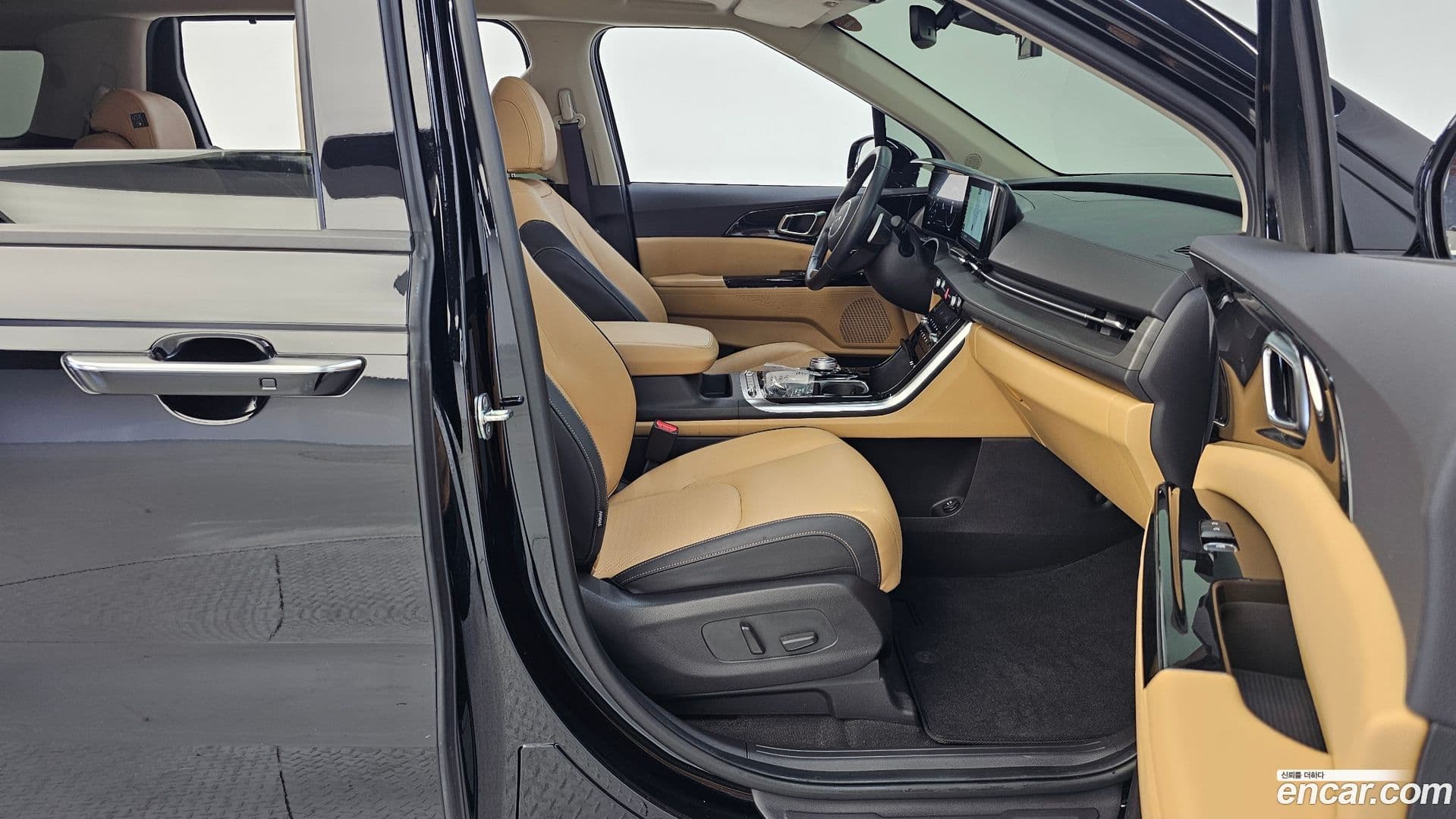 Main__Slider__Photo:Canival Kia 2023.0-10