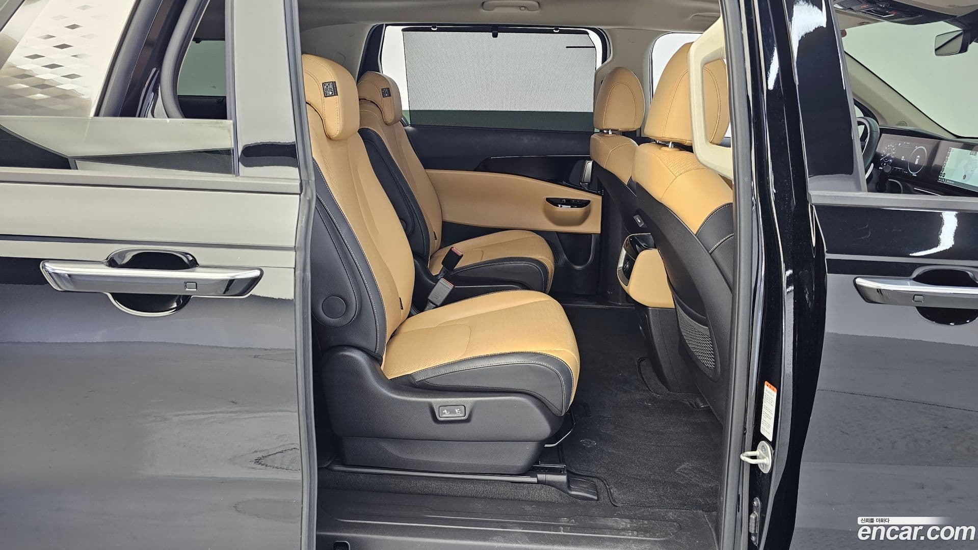 Main__Slider__Photo:Canival Kia 2023.0-11