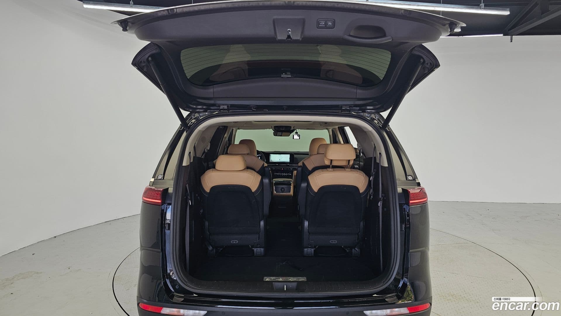 Main__Slider__Photo:Canival Kia 2023.0-19