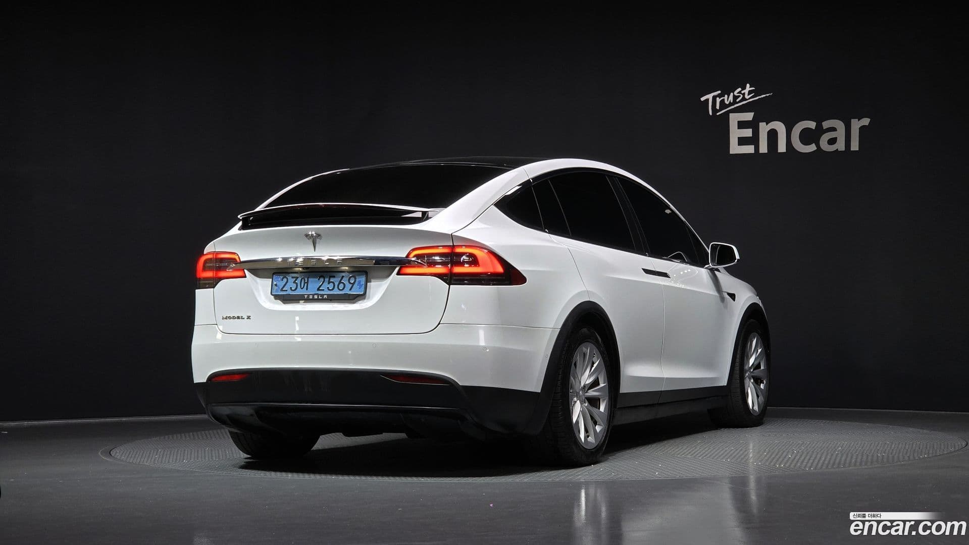 Main__Slider__Photo:Model X Tesla 2018.11-1