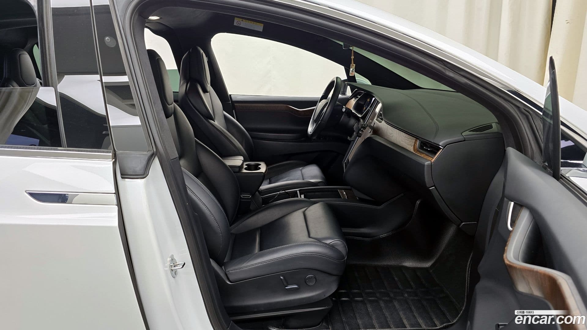 Main__Slider__Photo:Model X Tesla 2018.11-10