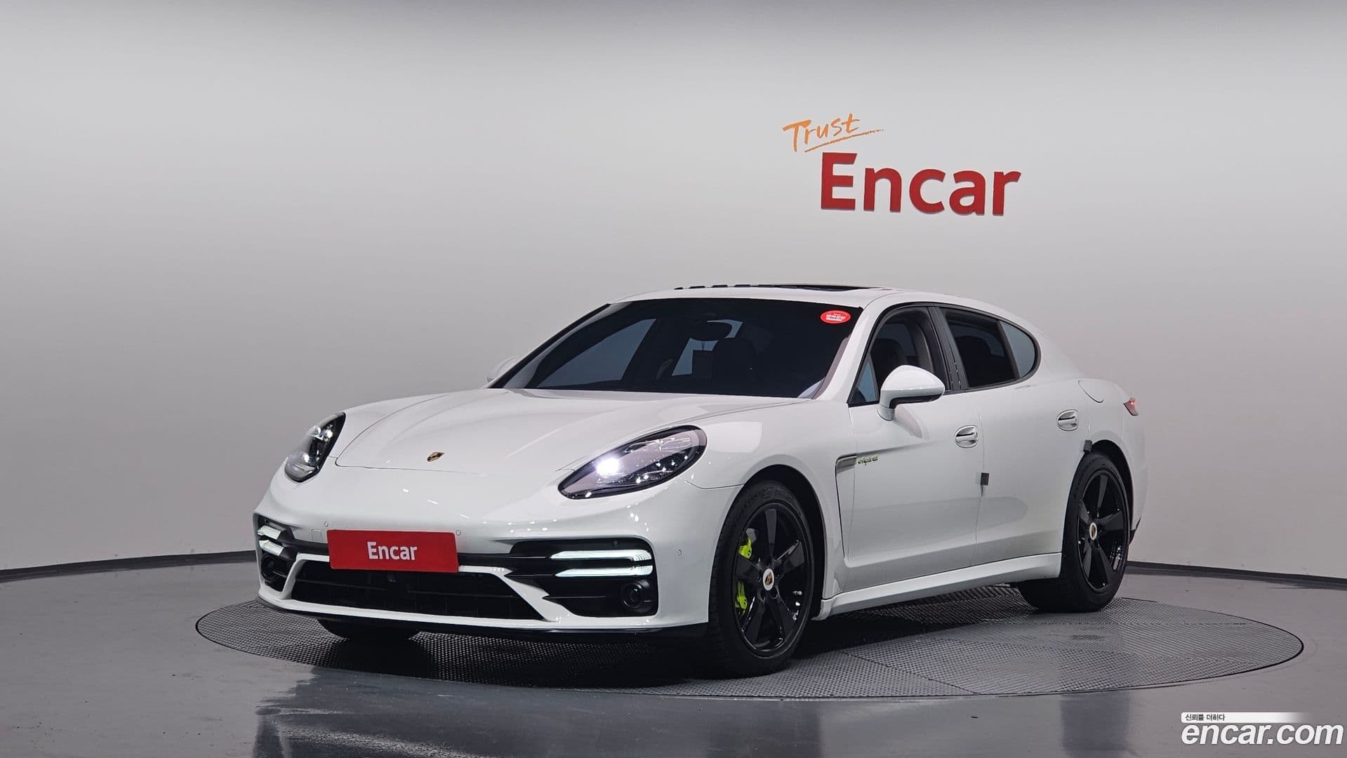 Main__Slider__Photo:Panamera Porsche 2015.11-0