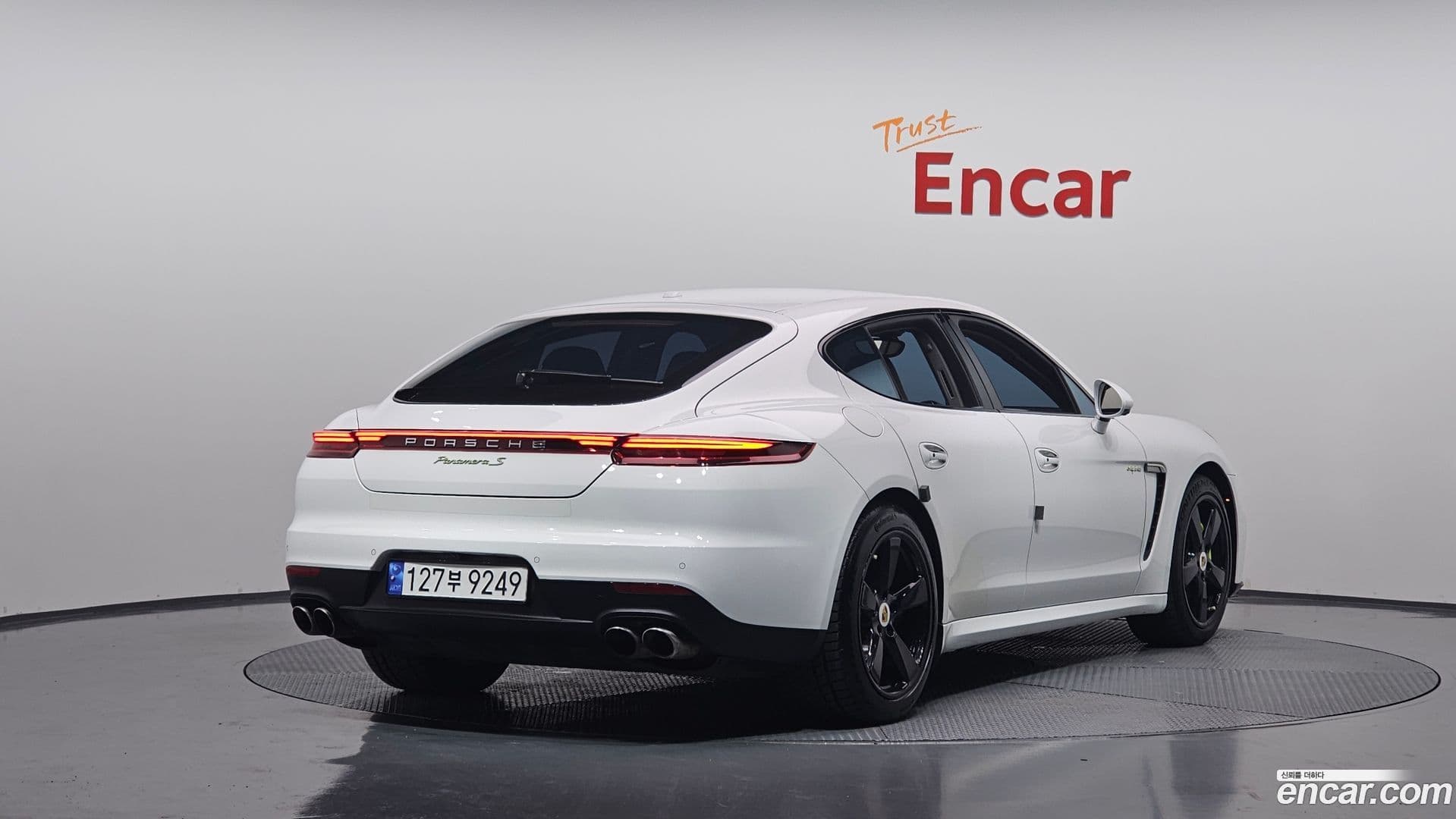 Main__Slider__Photo:Panamera Porsche 2015.11-1