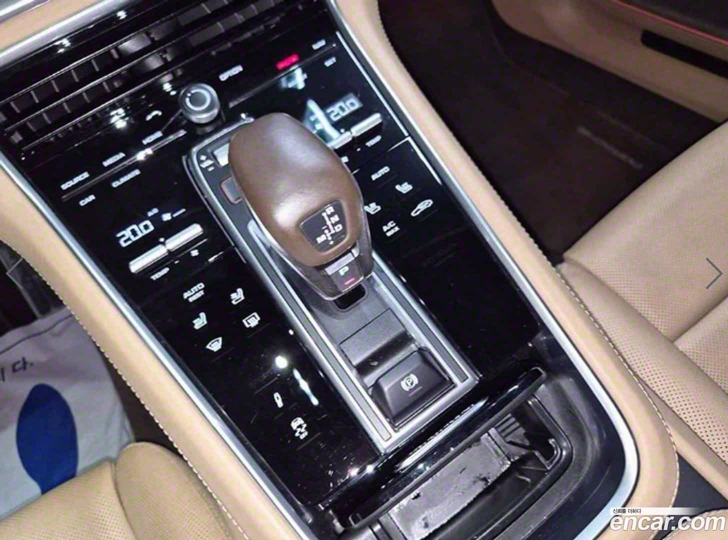 Panamera Porsche 2019.6-INNER-008