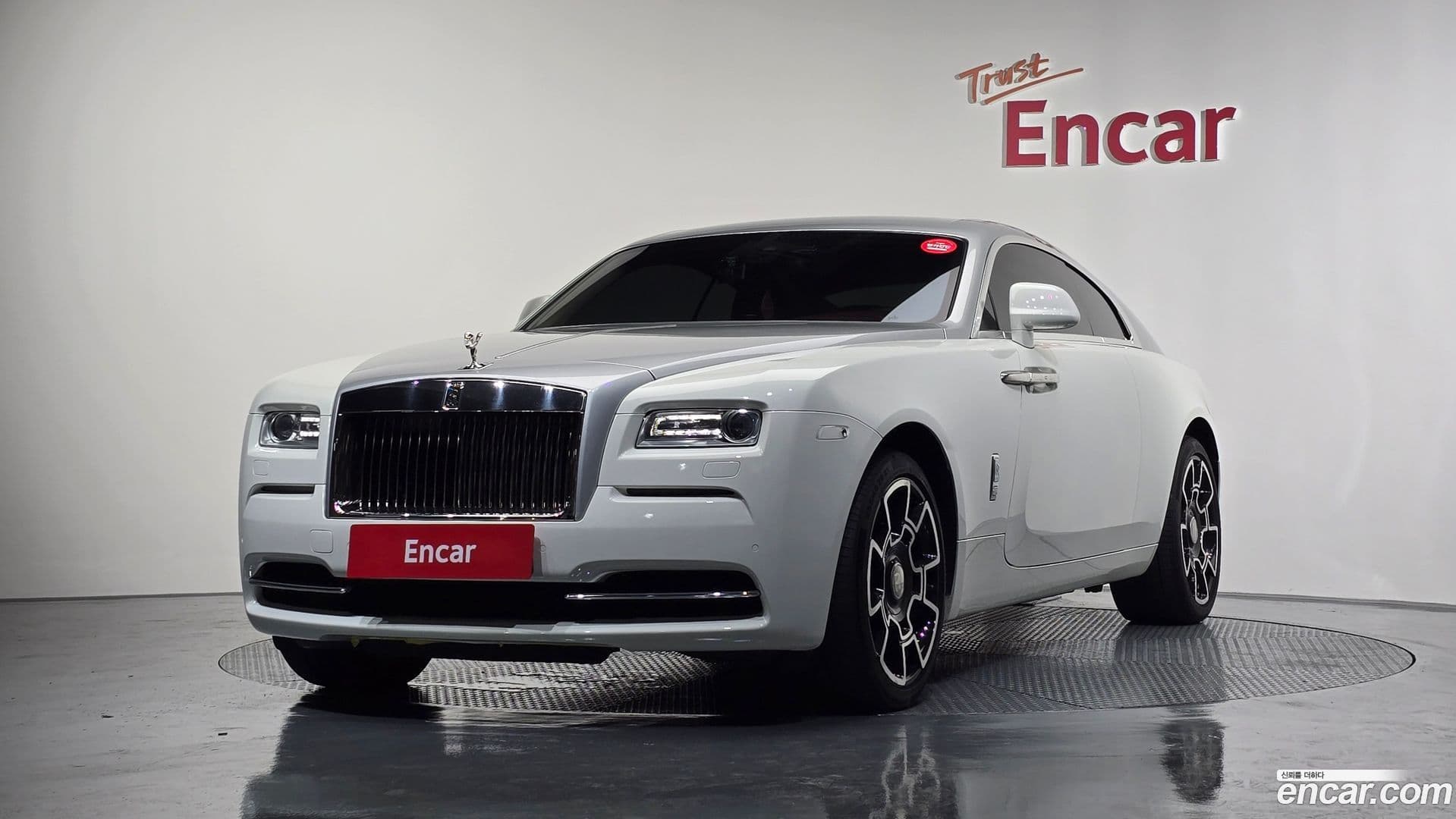 Main__Slider__Photo:Wraith Rolls-Royce 2016.11-0