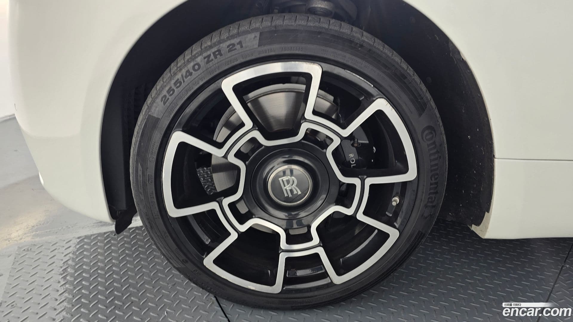 Main__Slider__Photo:Wraith Rolls-Royce 2016.11-4