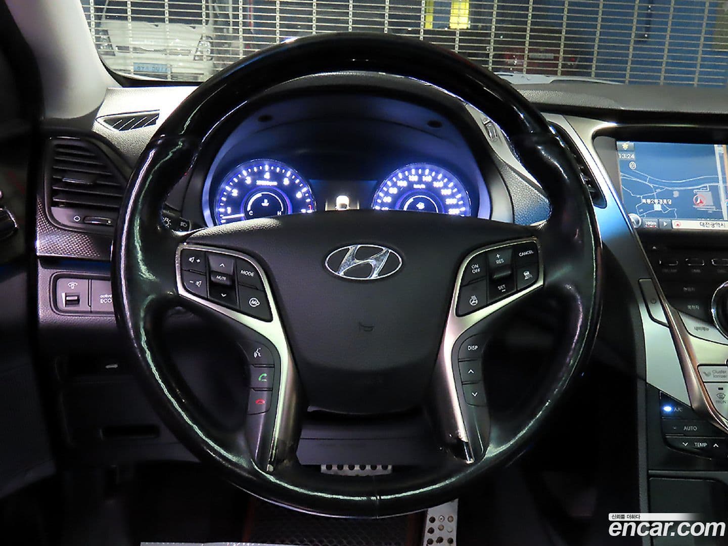 Main__Slider__Photo:Grandeur Hyundai 2012.4-10