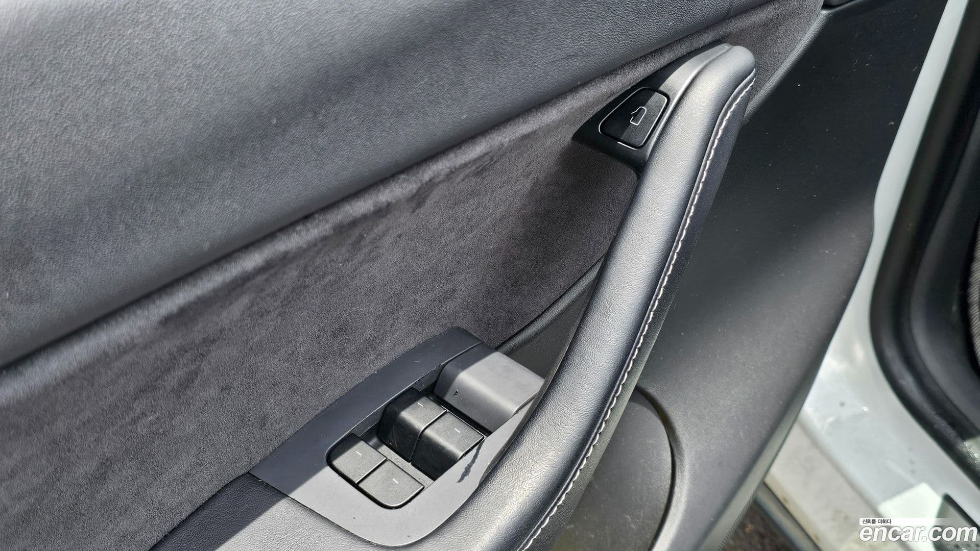 Main__Slider__Photo:Model Y Tesla 2021.5-2