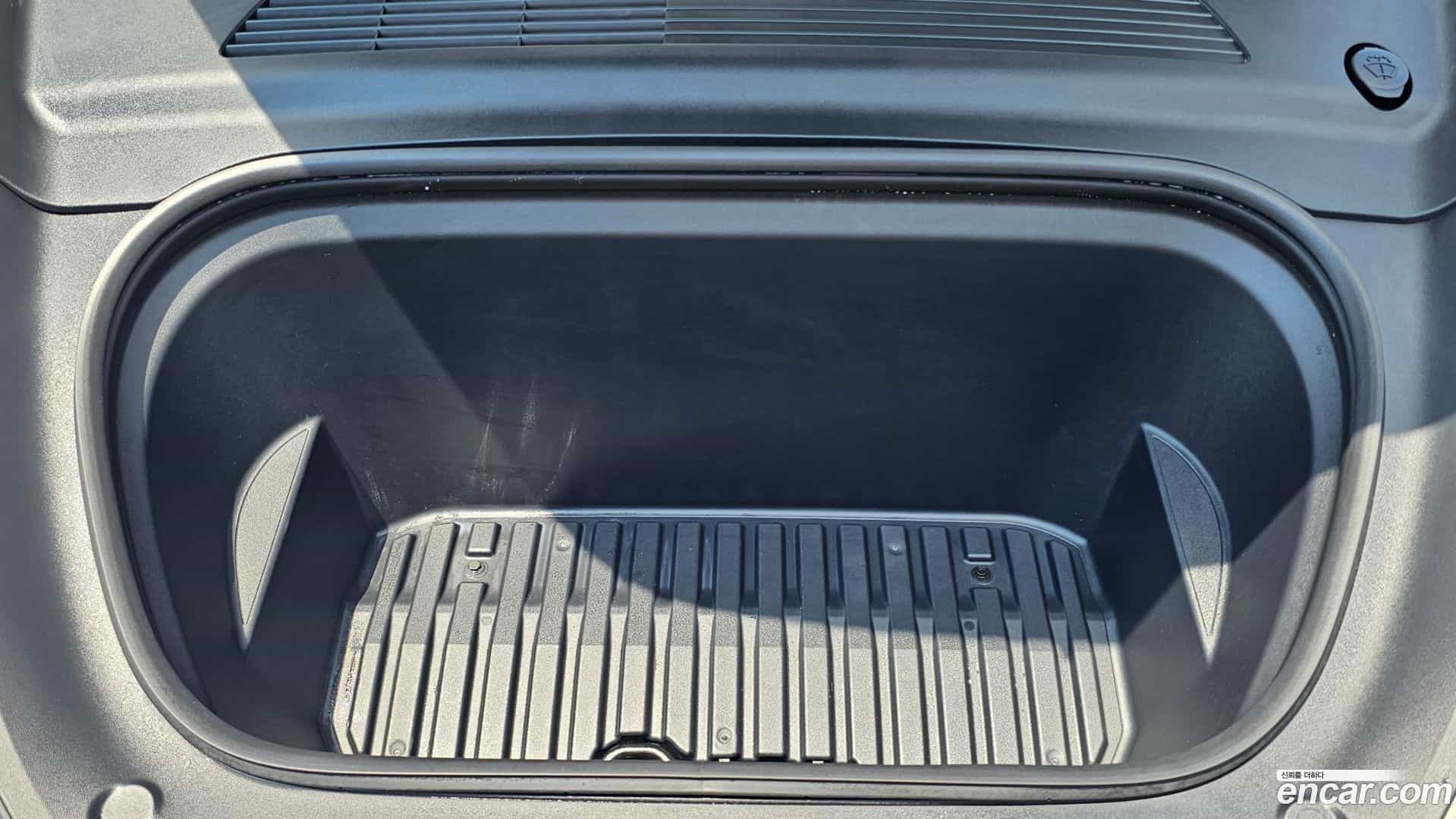 Model Y Tesla 2021.5-INNER-010