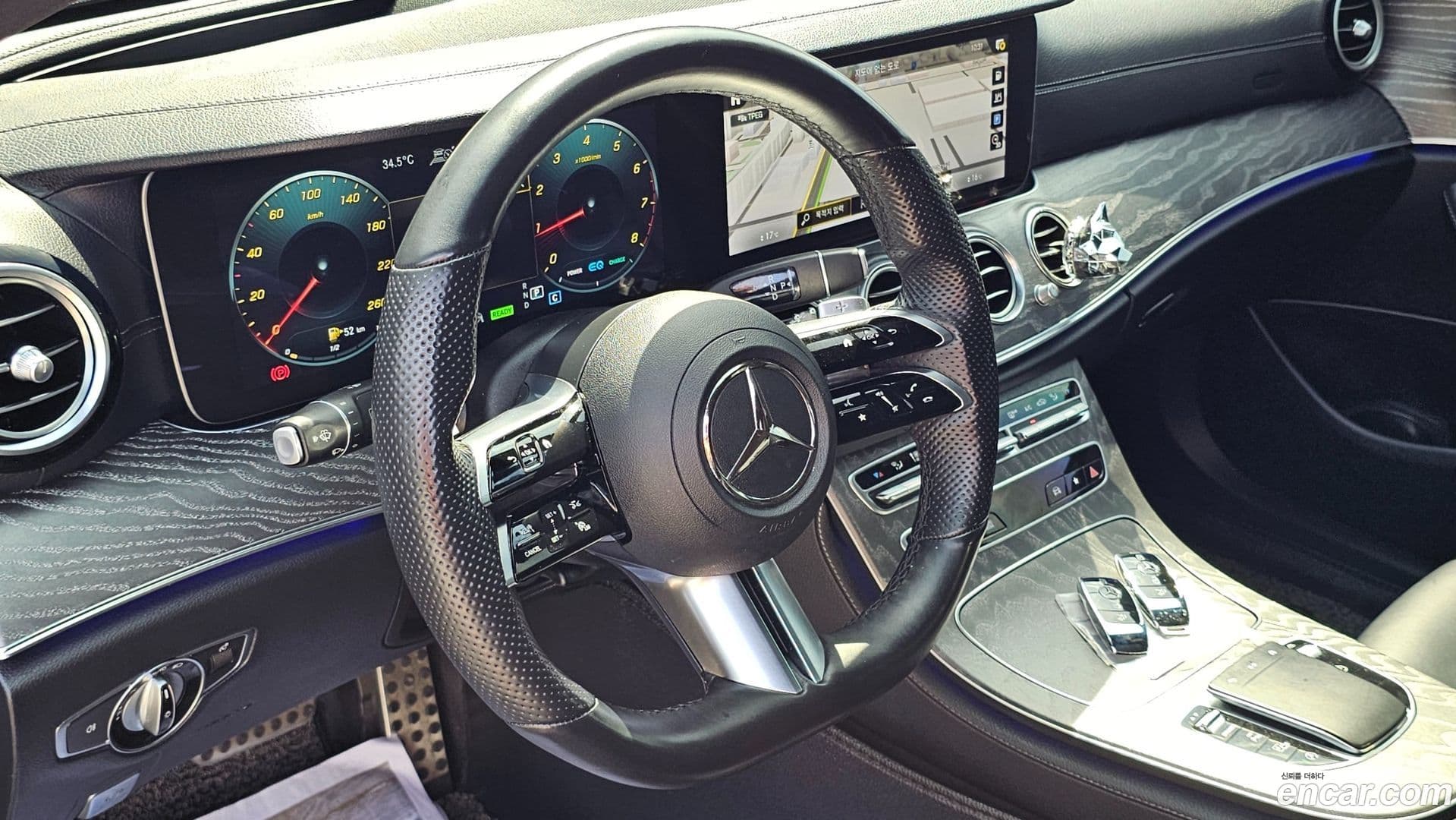 Main__Slider__Photo:E-Class Mercedes-Benz 2021.3-16