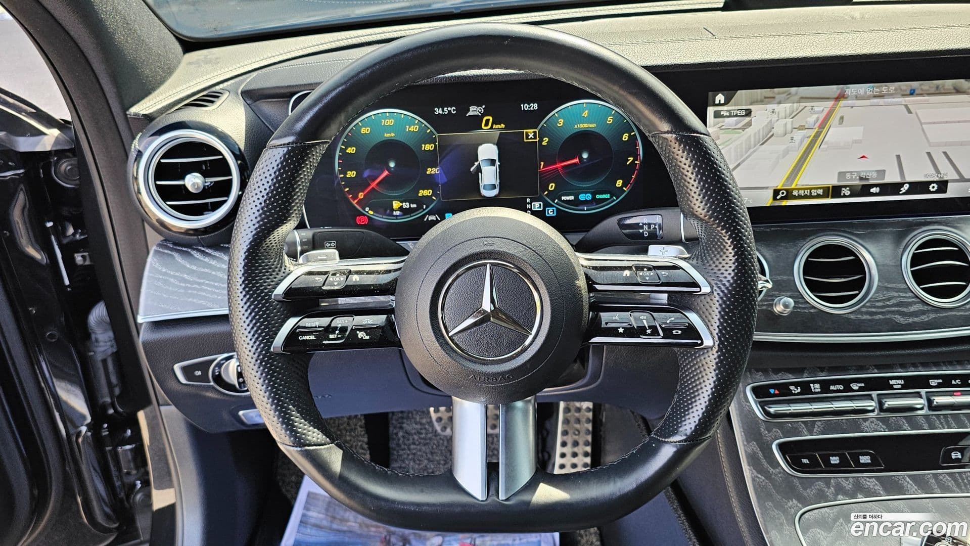 Main__Slider__Photo:E-Class Mercedes-Benz 2021.3-17