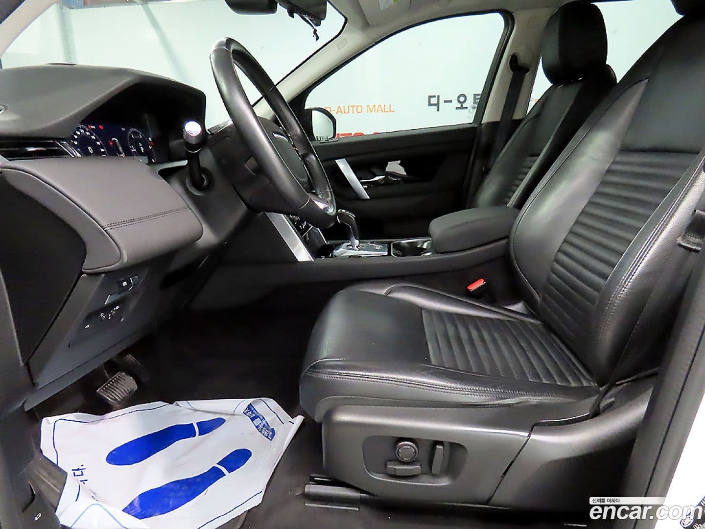 Main__Slider__Photo:Discovery Sport Land Rover 2020.10-9