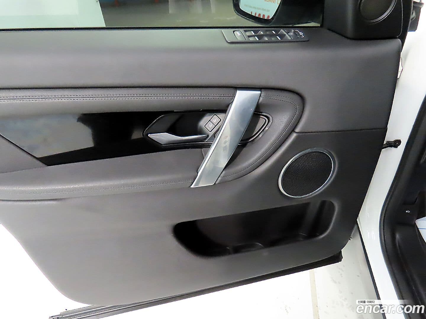 Main__Slider__Photo:Discovery Sport Land Rover 2020.10-11