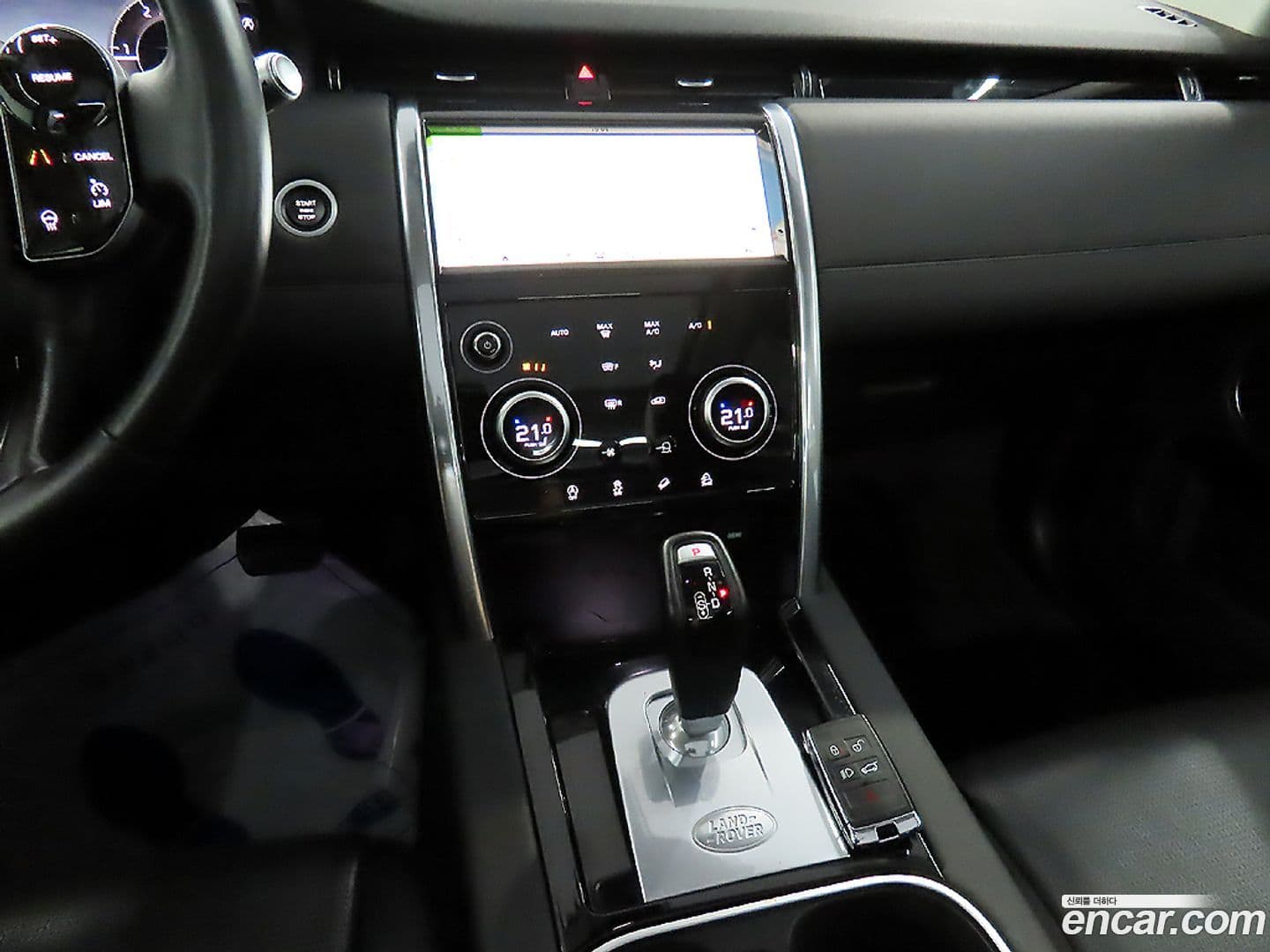 Main__Slider__Photo:Discovery Sport Land Rover 2020.10-19