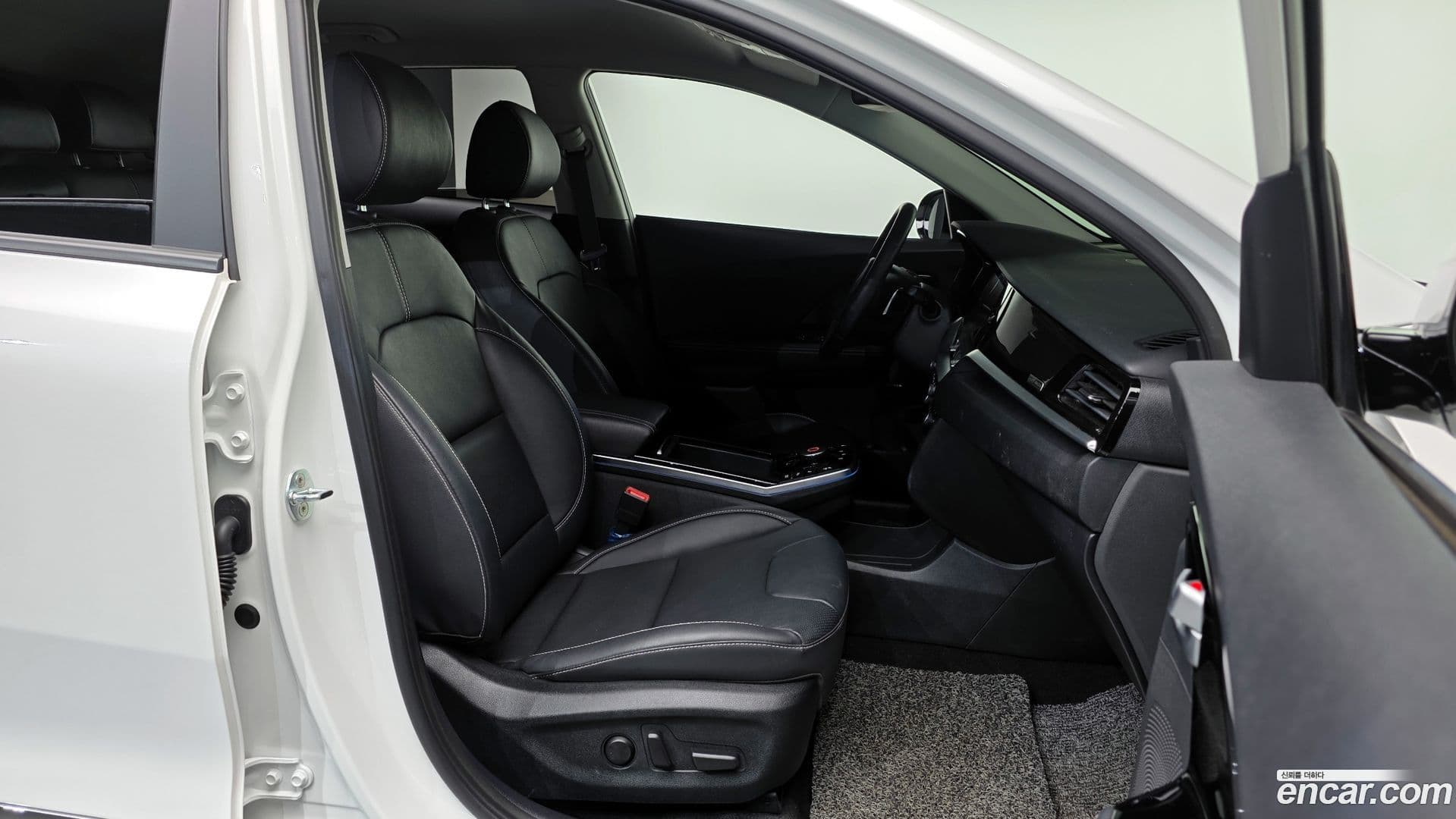 Main__Slider__Photo:Niro Kia 2021.9-9