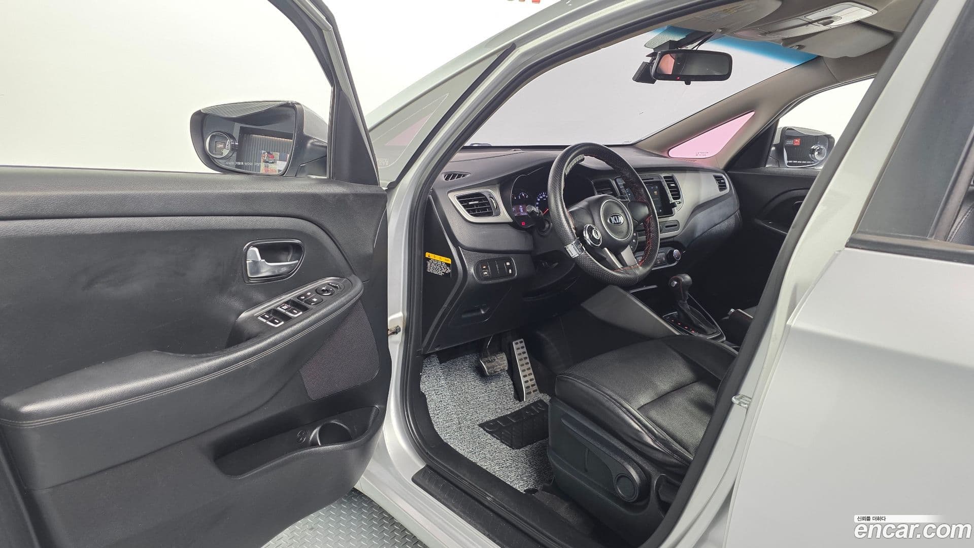 Main__Slider__Photo:Carens Kia 2016.5-9