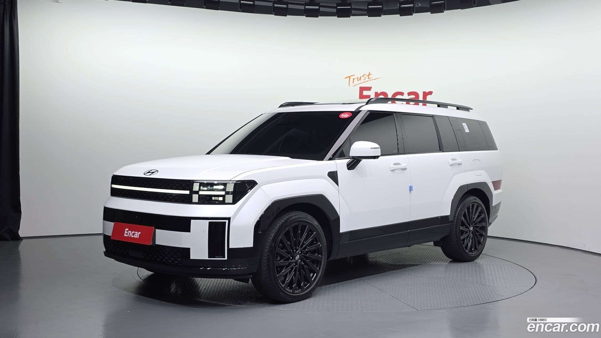 Main__Slider__Photo:Santafe Hyundai 2023.9-0