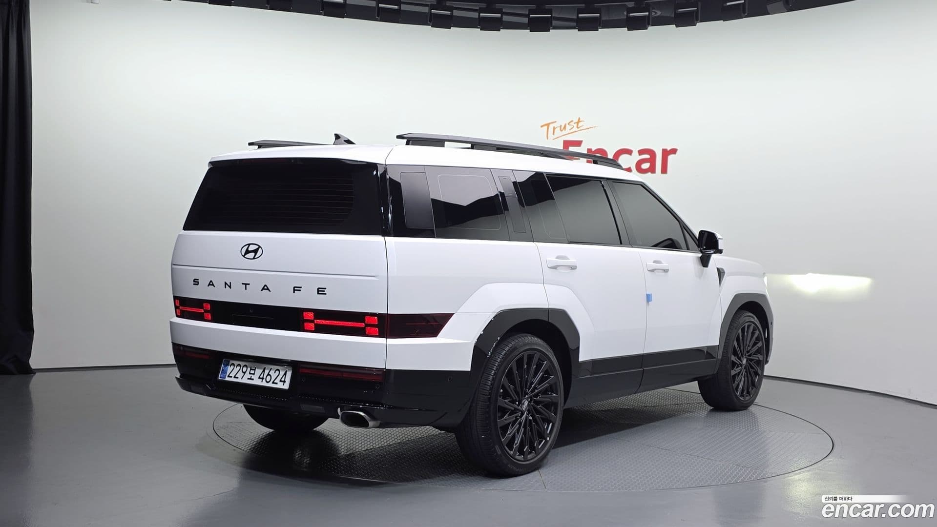 Main__Slider__Photo:Santafe Hyundai 2023.9-1