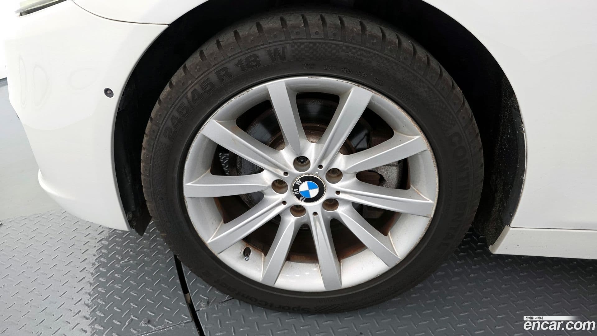 Main__Slider__Photo:5-Series BMW 2013.11-4