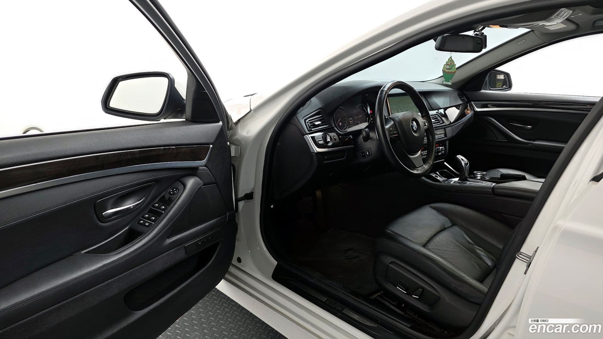 Main__Slider__Photo:5-Series BMW 2013.11-9