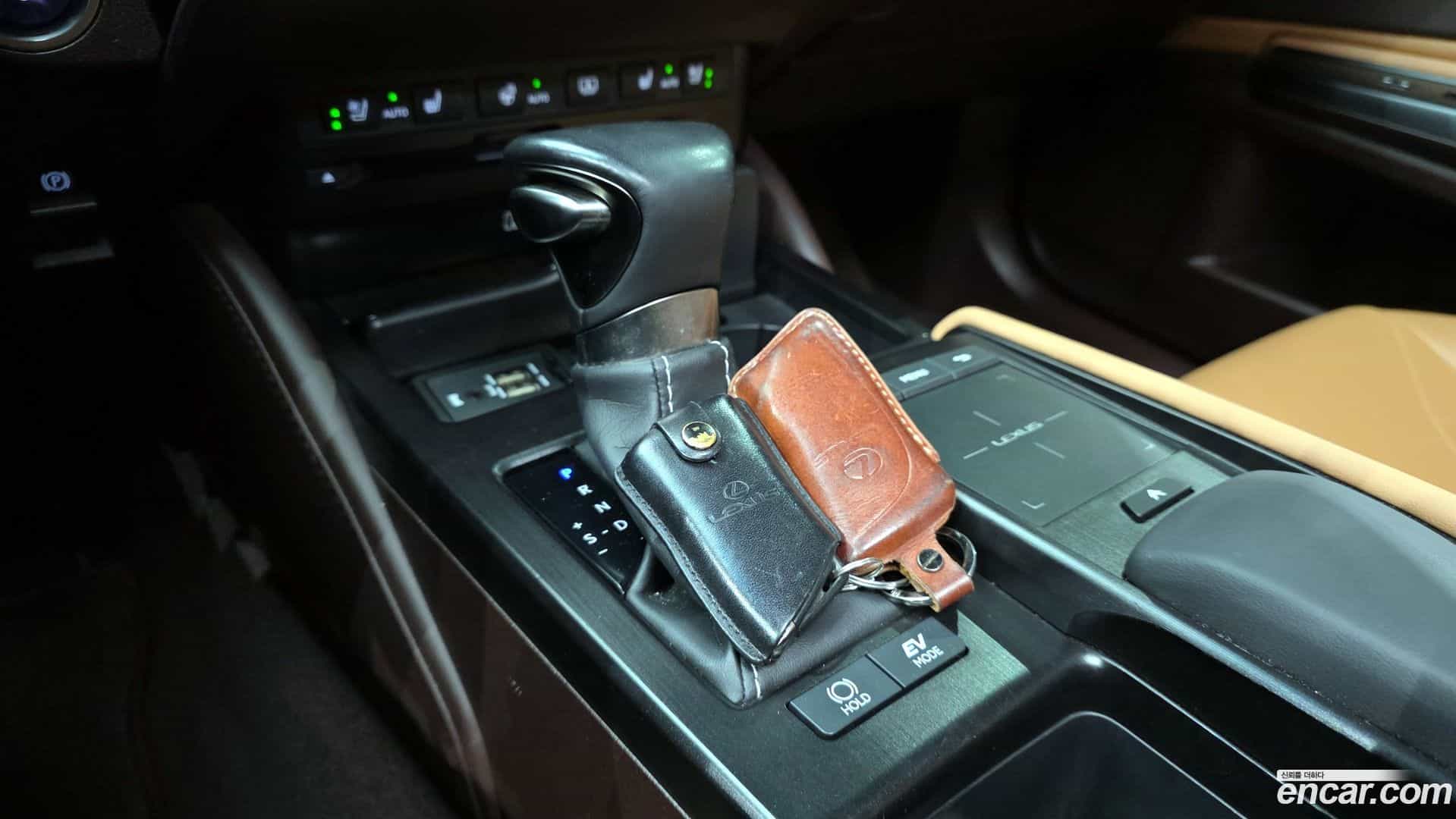 ES Lexus 2019.0-INNER-009