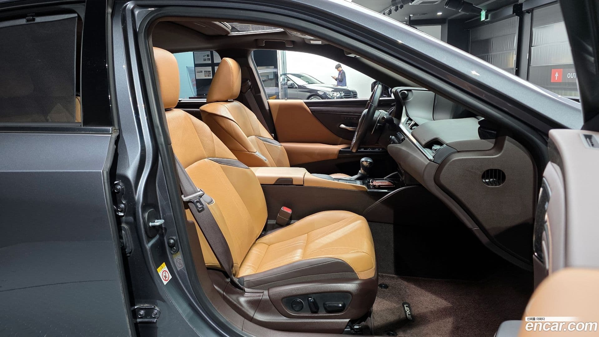 Main__Slider__Photo:ES Lexus 2019.0-9