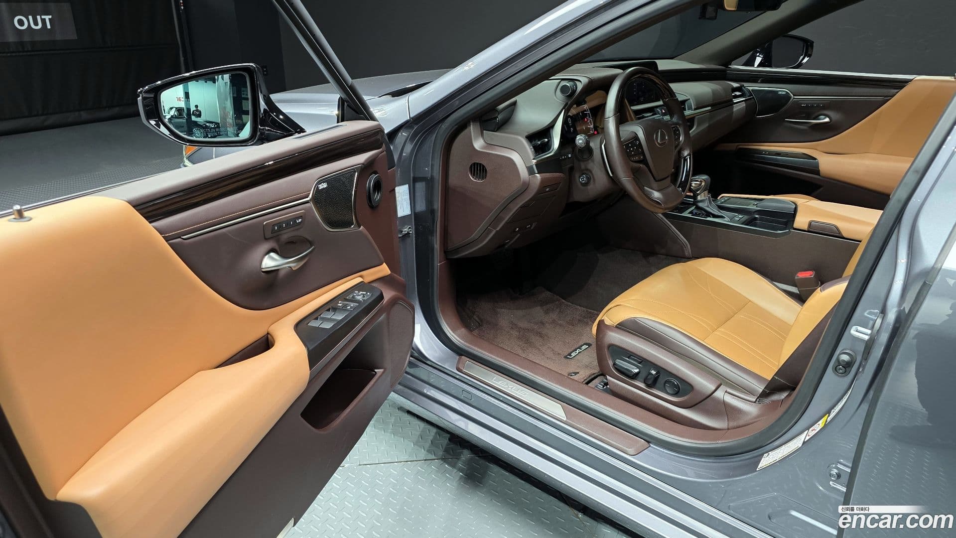 Main__Slider__Photo:ES Lexus 2019.0-10