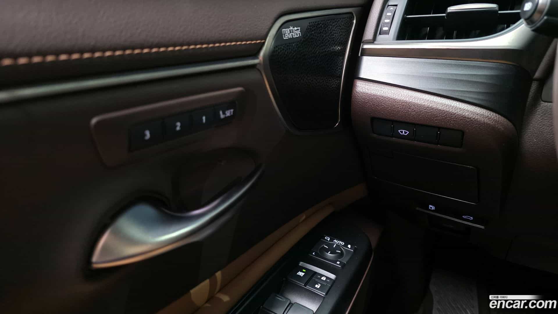 ES Lexus 2019.0-OPTION-022