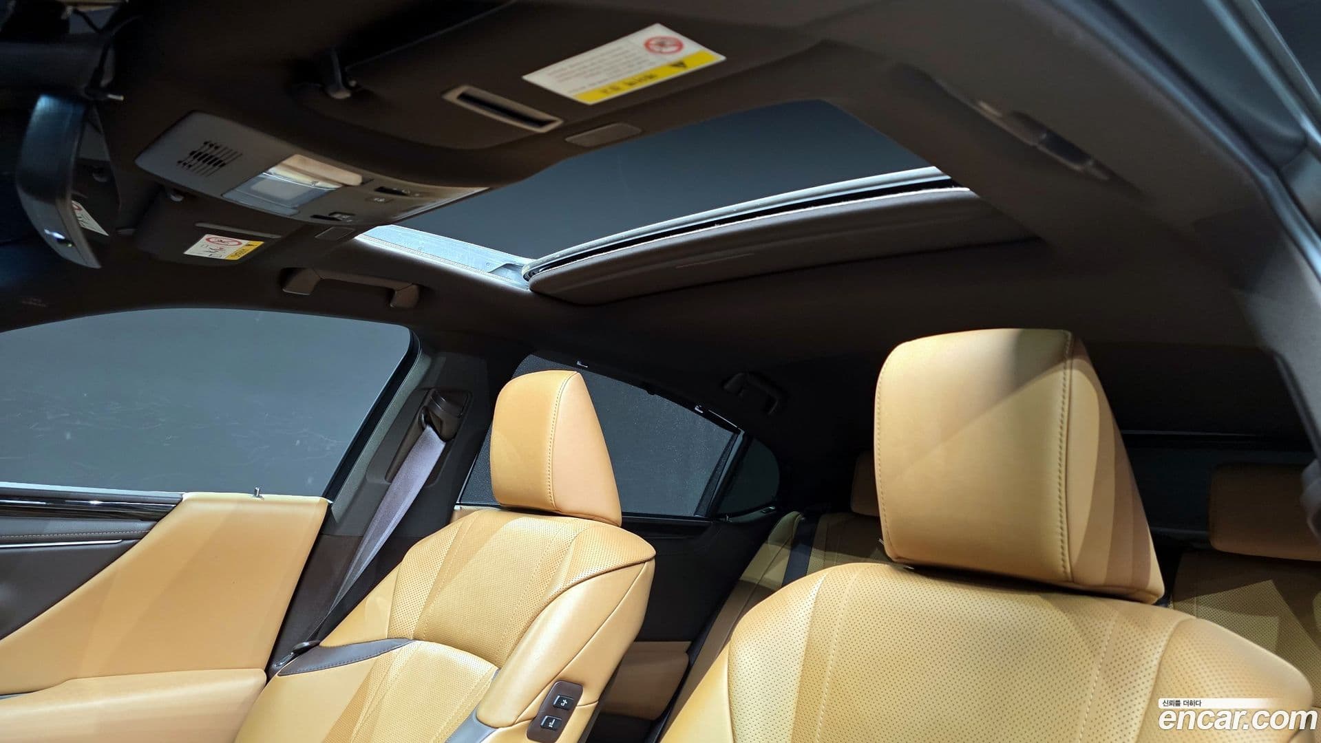 Main__Slider__Photo:ES Lexus 2019.0-18