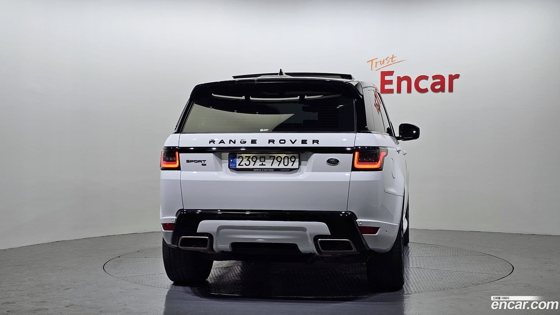 Main__Slider__Photo:Range Rover Sport Land Rover 2021.4-3