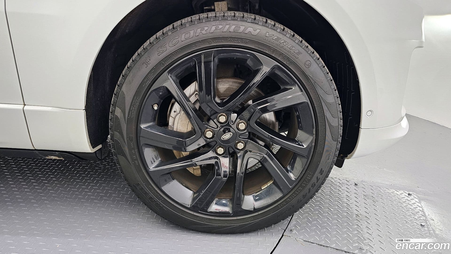 Main__Slider__Photo:Range Rover Sport Land Rover 2021.4-4