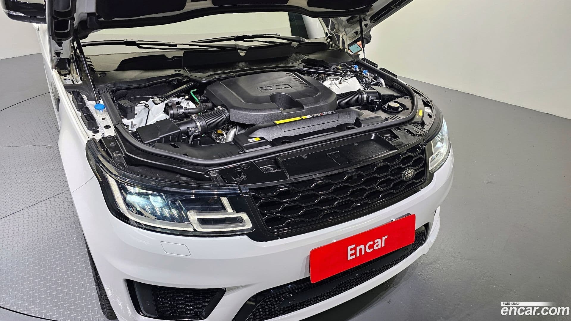 Main__Slider__Photo:Range Rover Sport Land Rover 2021.4-5