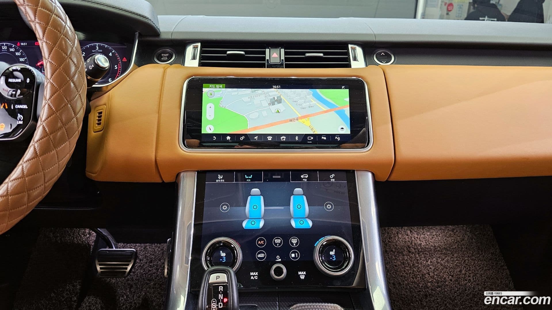 Main__Slider__Photo:Range Rover Sport Land Rover 2021.4-16