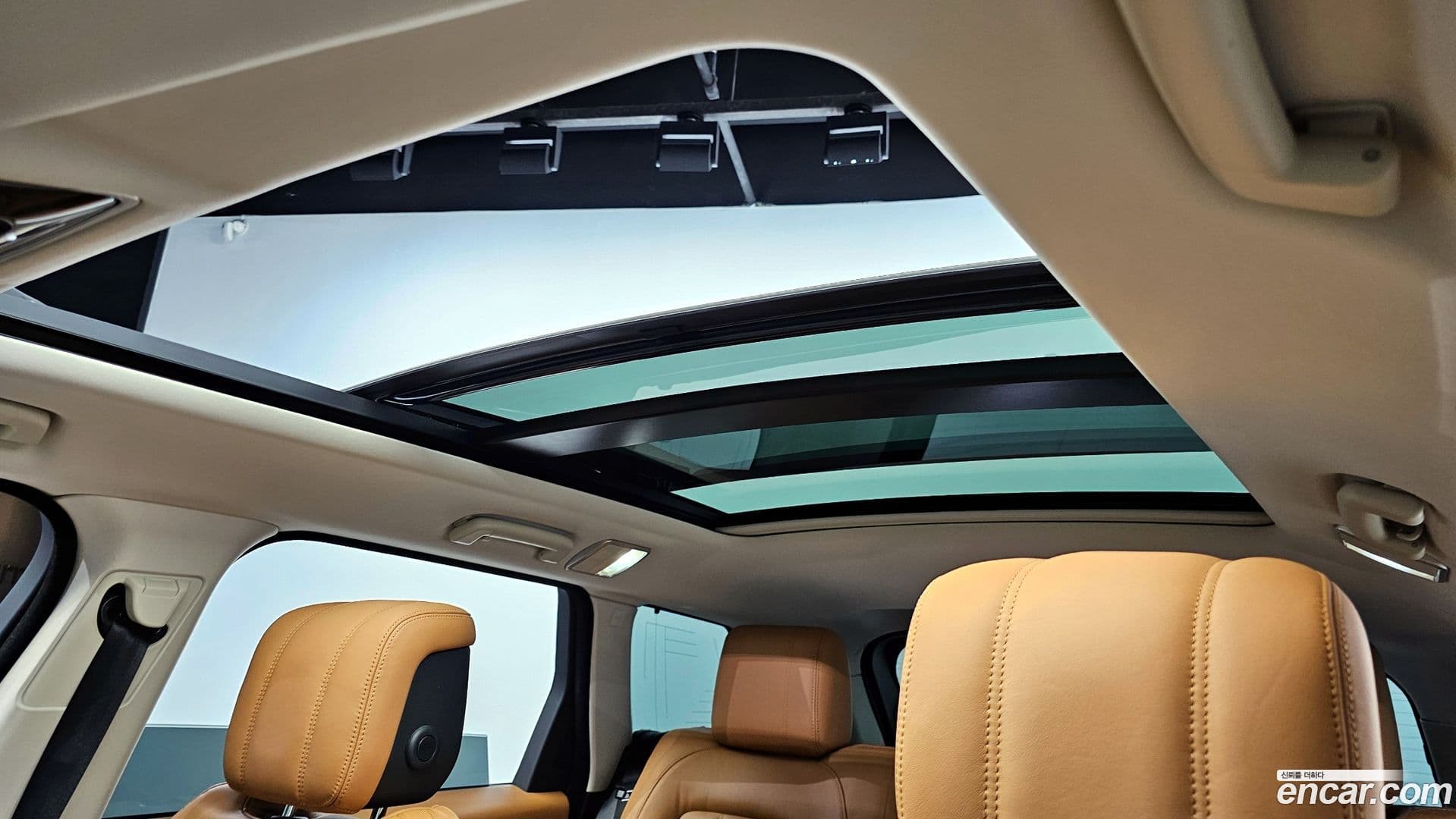 Main__Slider__Photo:Range Rover Sport Land Rover 2021.4-19